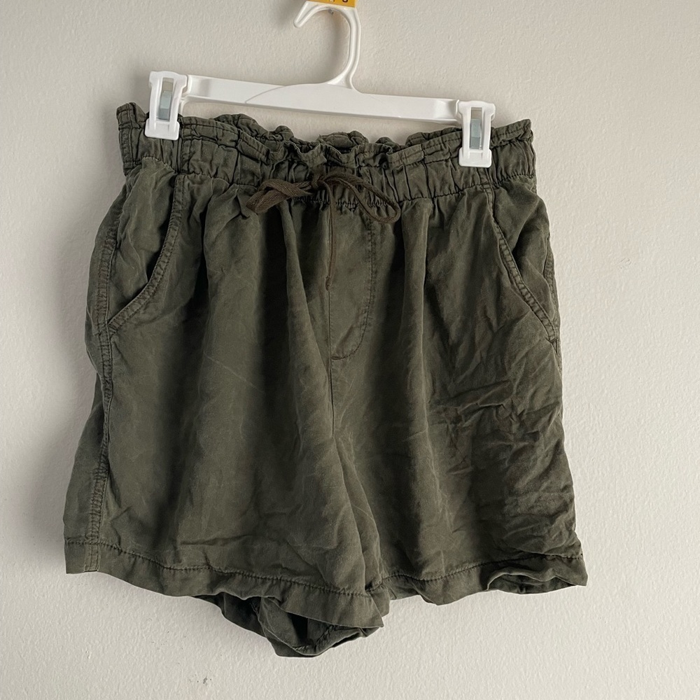 Sanctuary army green tie waist pocket shorts